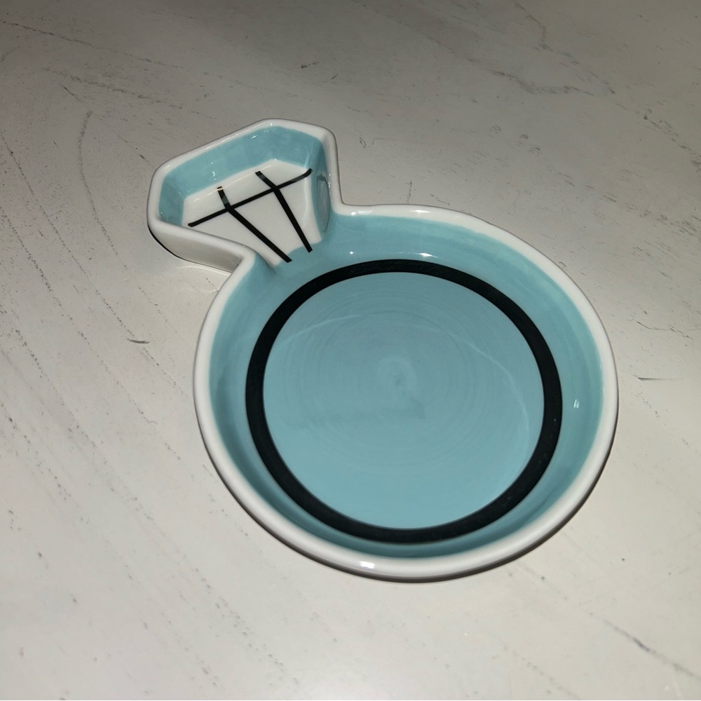 Engagement ring dish